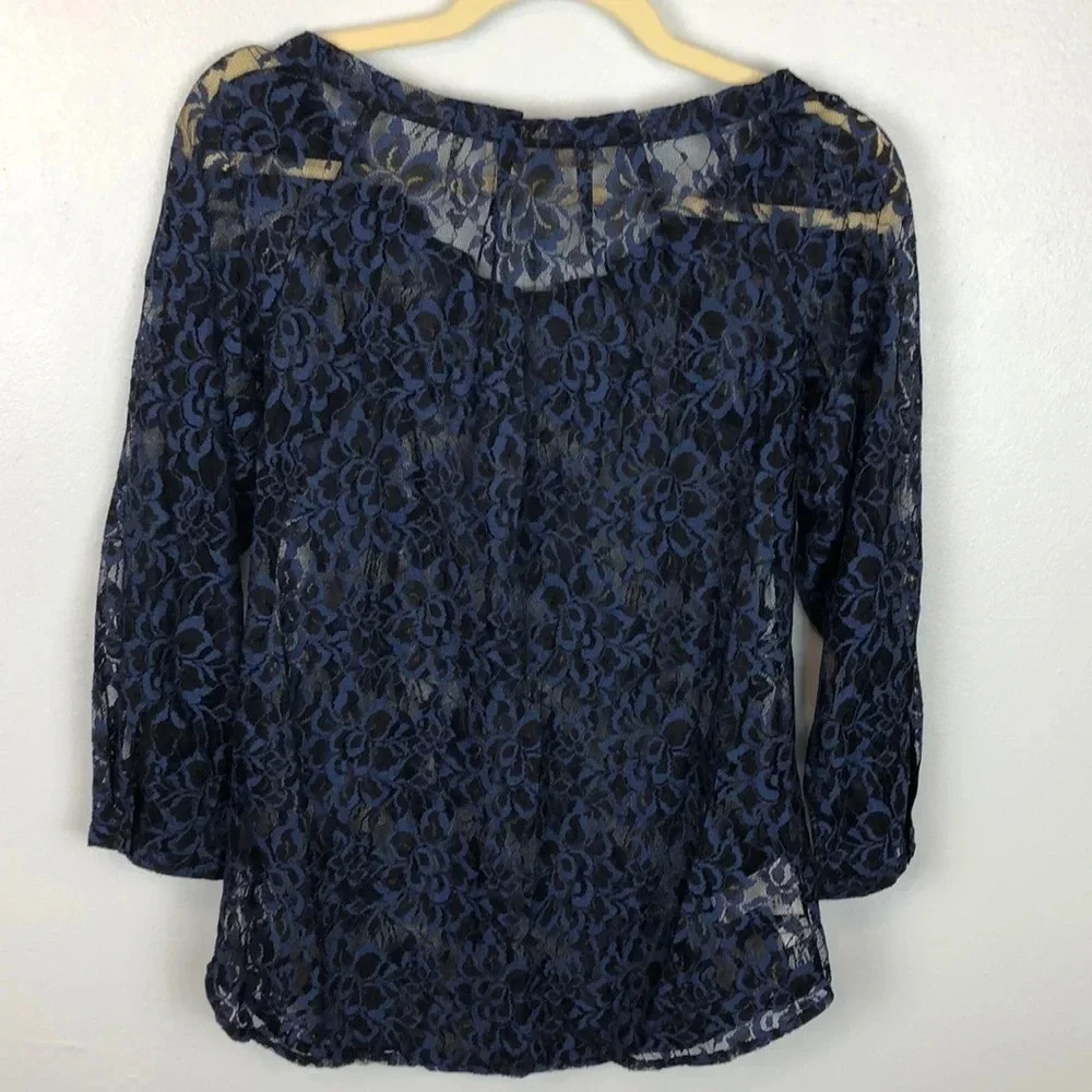 Ann Taylor Loft Women’s XS Lace Knit‎ Ruffle Neckline Quarter Sleeve Blouse